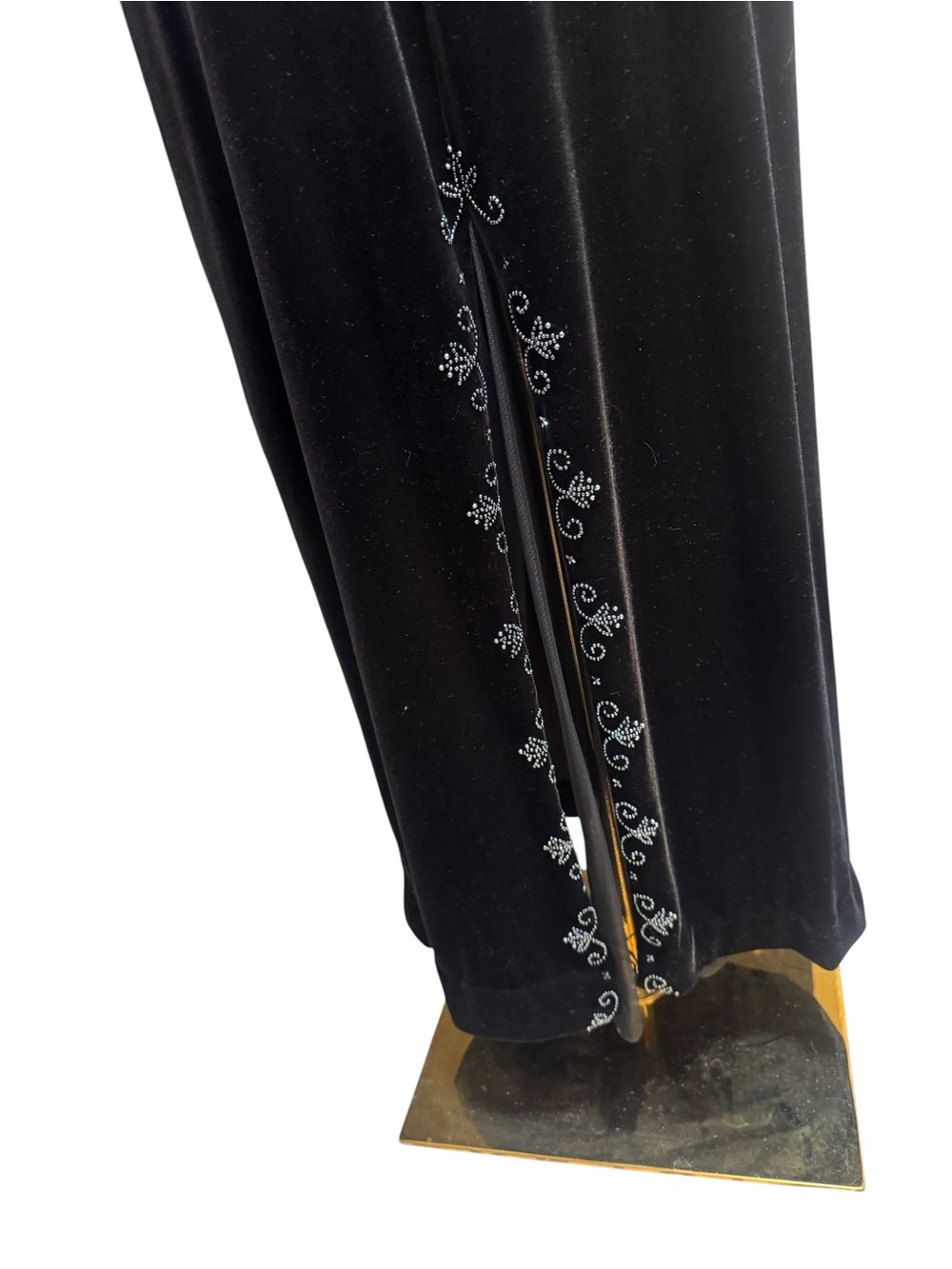 Vintage Dave & Johnny Black Velvet Beaded Formal Gown By Laura Riner Size
 9/10 - Picture 8 of 11